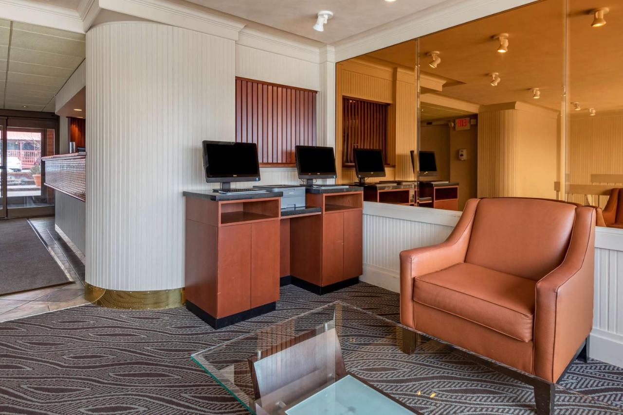 Best Western Plus Oswego Hotel And Conference Center Ngoại thất bức ảnh