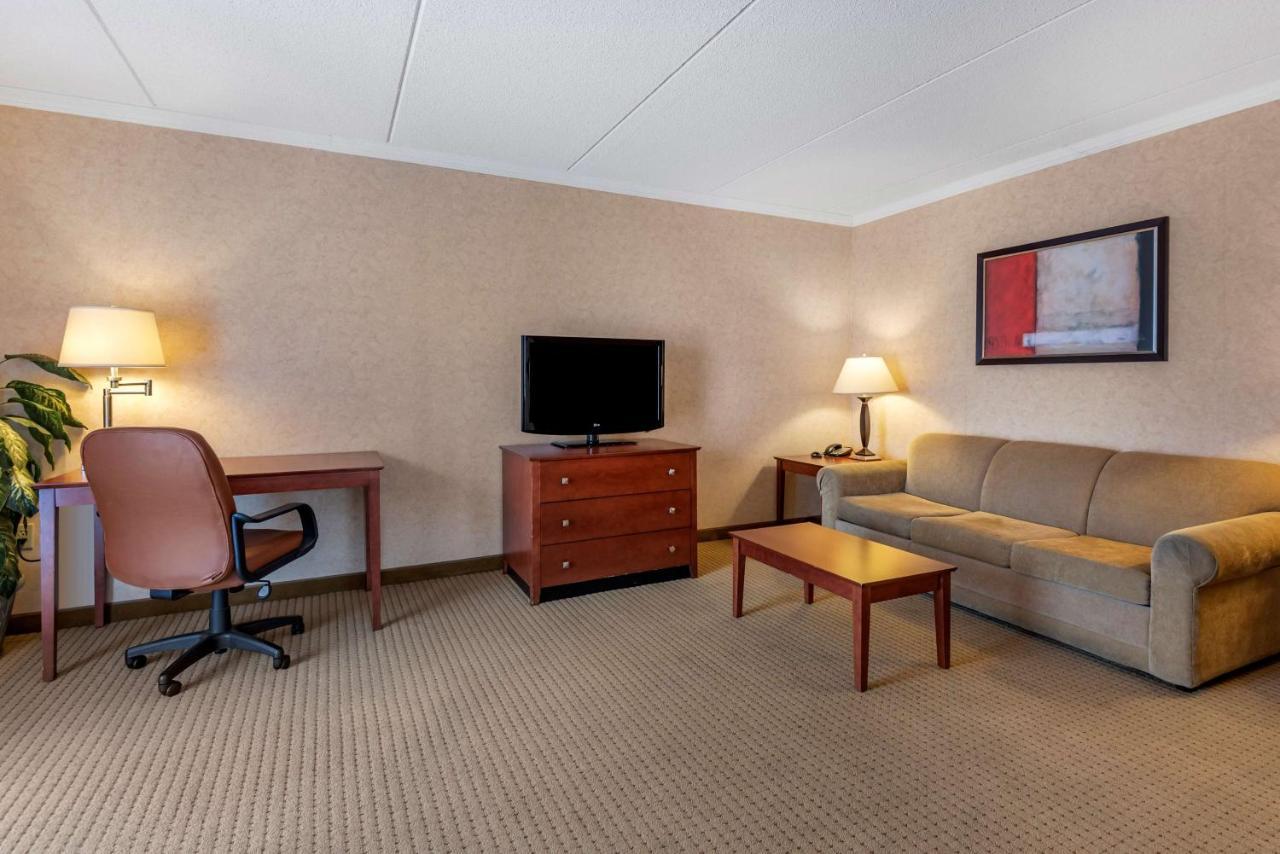 Best Western Plus Oswego Hotel And Conference Center Ngoại thất bức ảnh